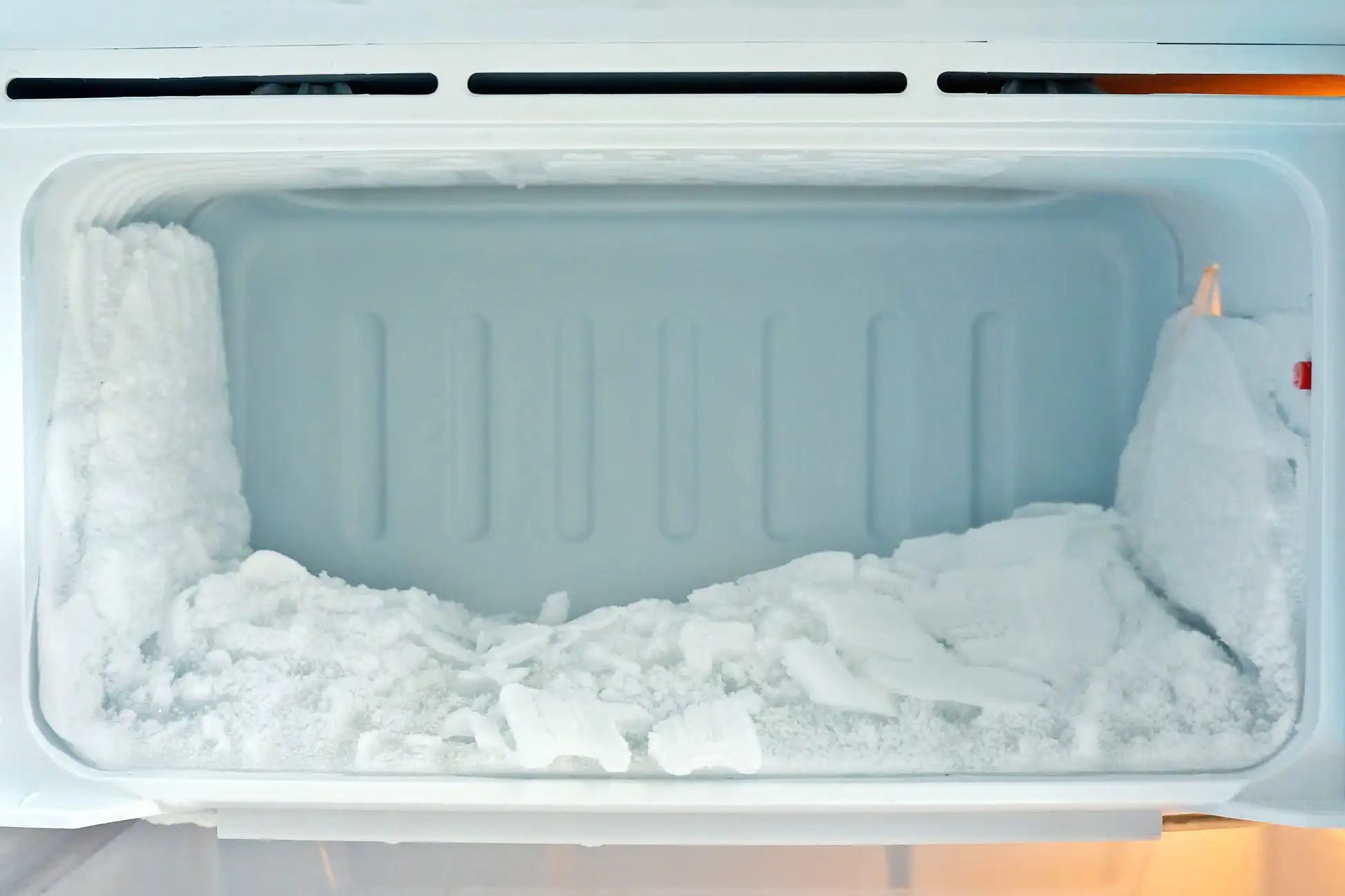 علت یخ زدن داخل یخچال بدون برفک